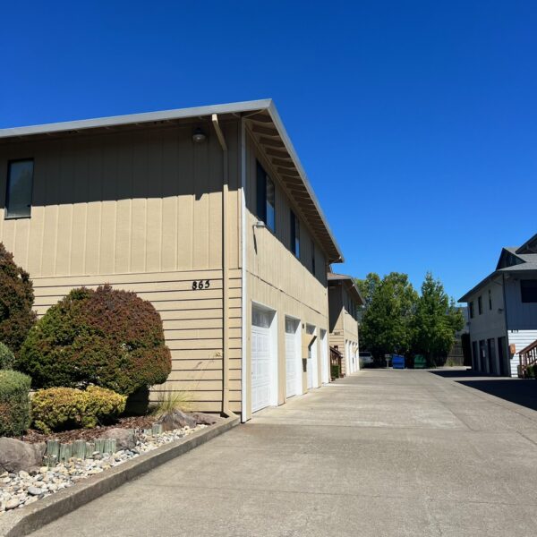 Two story townhome | Ukiah, CA