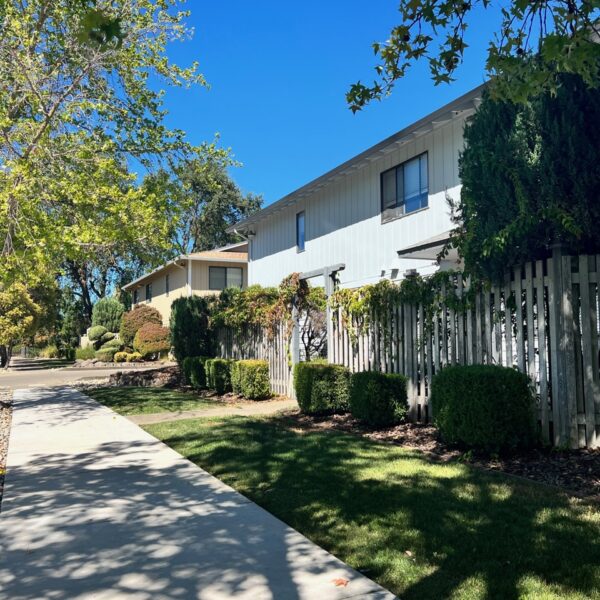 Two story townhome | Ukiah, CA