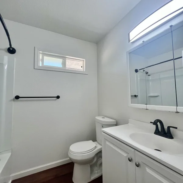 Bathroom, Valley View Apartments